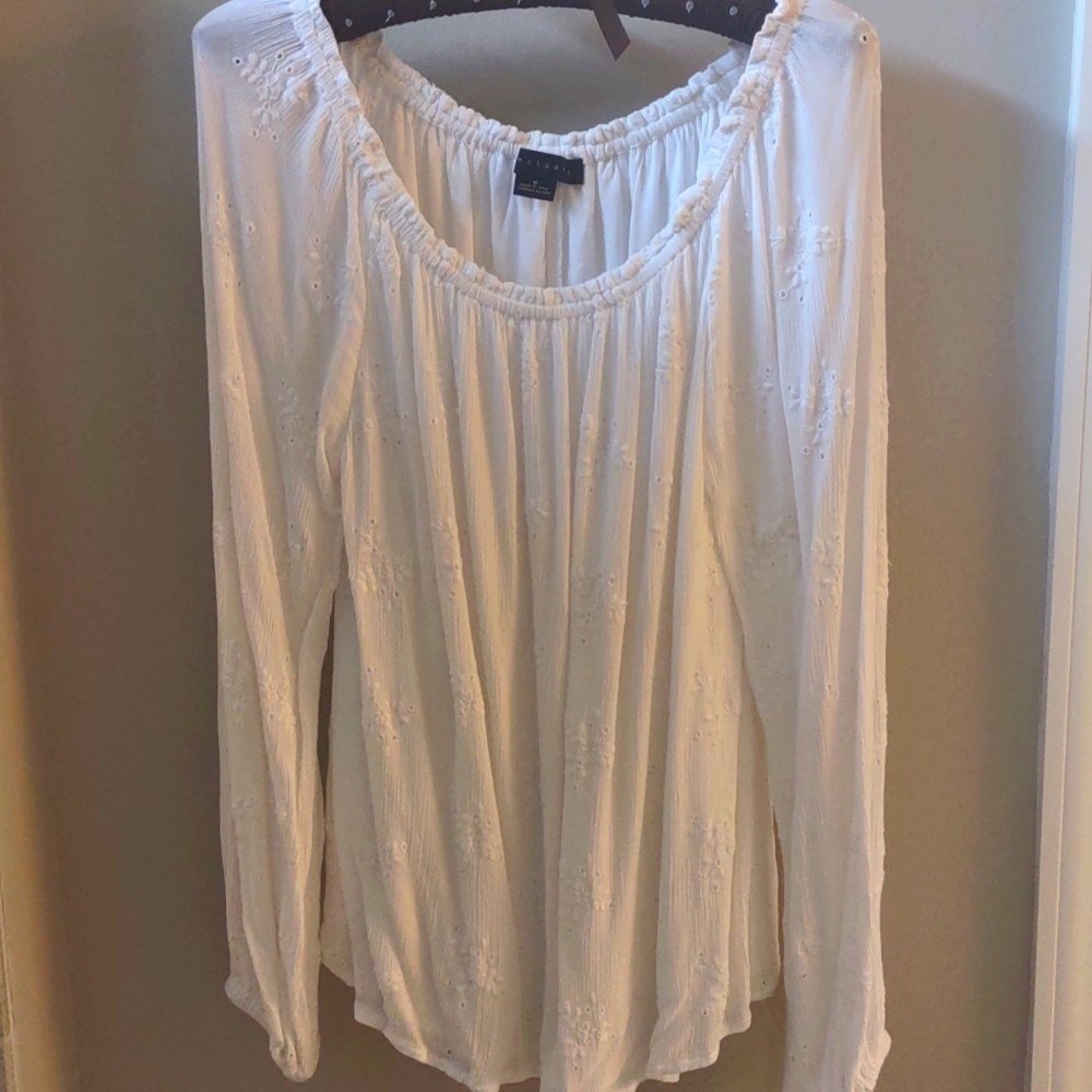 Pretty white eyelet flowy top